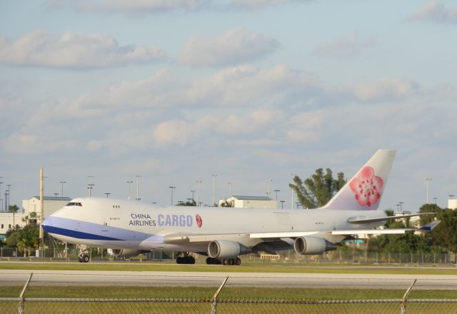 Boeing 747-400 (B-18715)