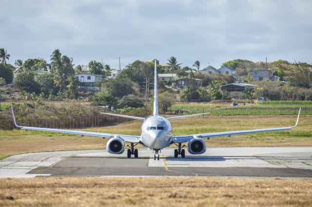 Boeing 737-800 (N804NN)