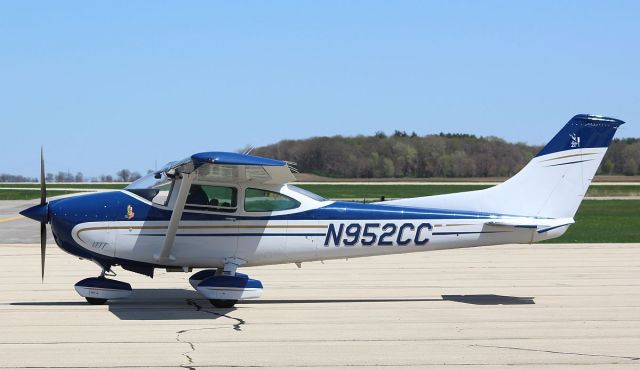 Cessna Skylane (N952CC) - Whiteside Co. Airport KSQI 07 May 2022br /Finally got a nice ram shot of this sharp looking Cessna 182P.br /Gary C. Orlando Photo