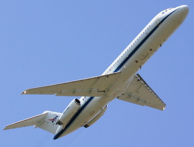 McDonnell Douglas DC-9-30 (NASA932) - Douglas DC-9 - N932NA NASA 932 Weightless Wonder VI, Vomit Comet, at EFD