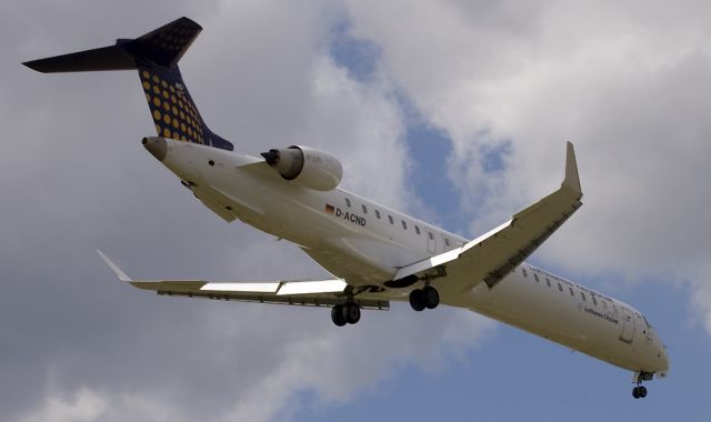 Canadair Regional Jet CRJ-900 (D-ACND) - Rwy 02br /05-Apr-2015