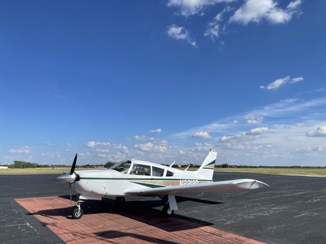 Piper Cherokee (N2212D)