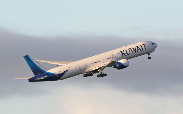 BOEING 777-300 (9K-AOD) - kuwait b777-369er 9k-aod dep shannon 28/11/17.