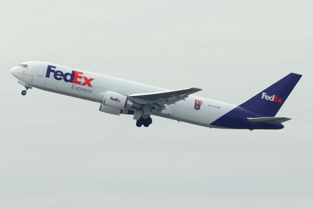 BOEING 767-300 (N277FE) - 'FDX 822' departing to Memphis. It carries the '100th Boeing 767 of FedEx Sticker'