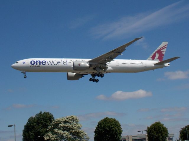 BOEING 777-300 (A7-BAG)