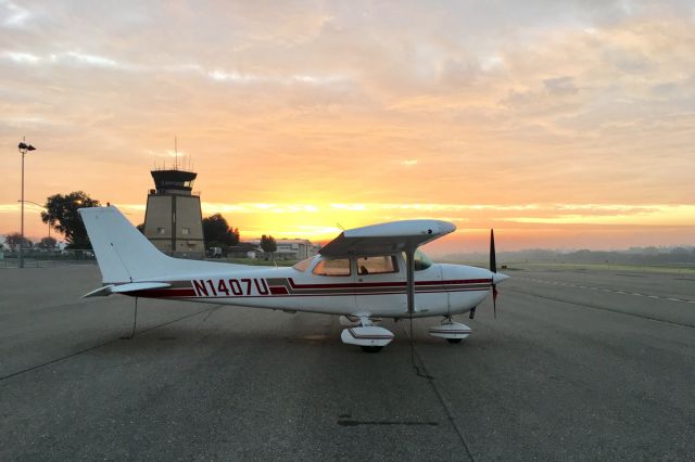 Cessna Skyhawk (N1407U)