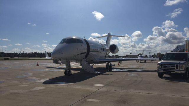 Canadair Challenger 350 (N515CH) - TAKE DOWN