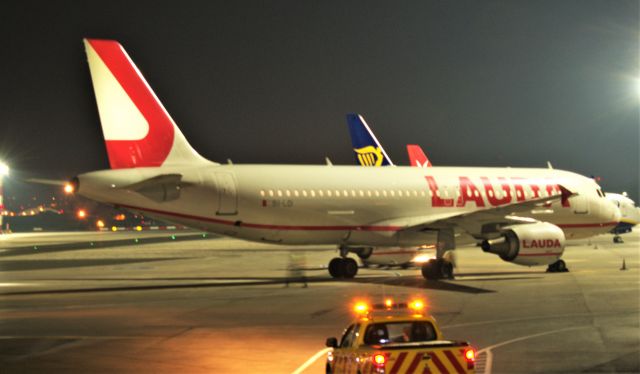 Airbus A320 (9H-LOI) - On Apron9