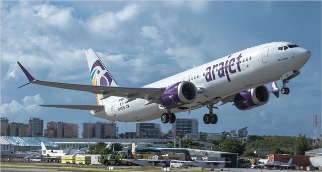 Boeing 737 MAX 8 (HI1026) - Arajet boeing 737 max8 departing St Maarten for Santo Domingo on St Maartens day. 11/11/2022