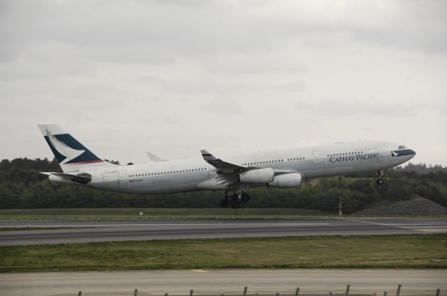 Airbus A340-300 (B-HXH)