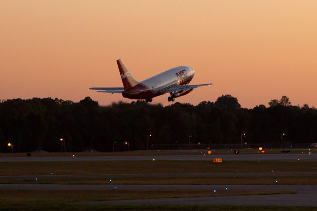 Boeing 737-200 (N321DL)