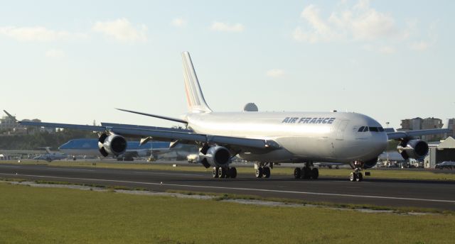 Airbus A340-300 (F-GLZT)