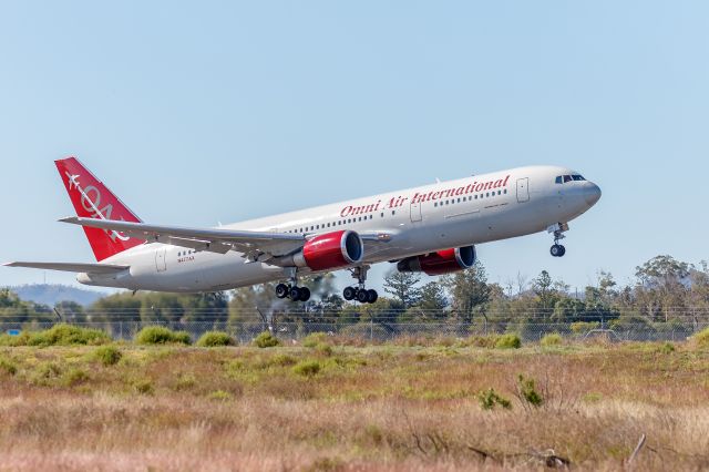 BOEING 767-300 (N477AX)
