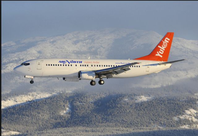 BOEING 737-400 (C-FANB)