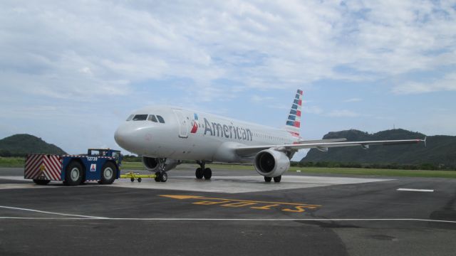 Airbus A320 (N123UW)