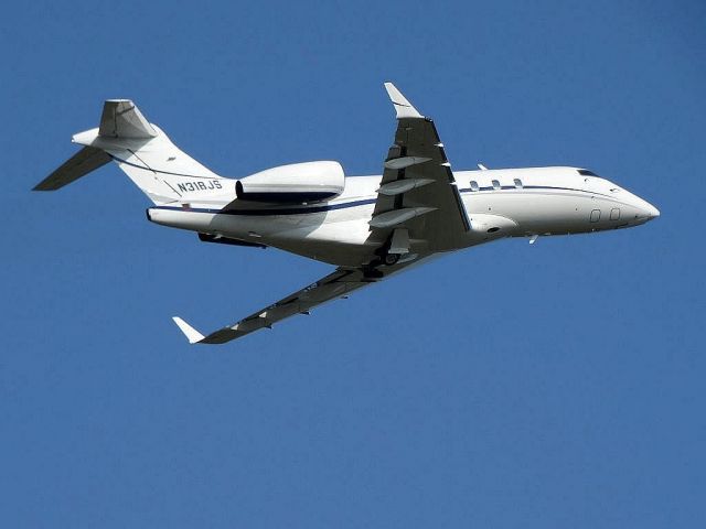 Bombardier Challenger 300 (N318JS)