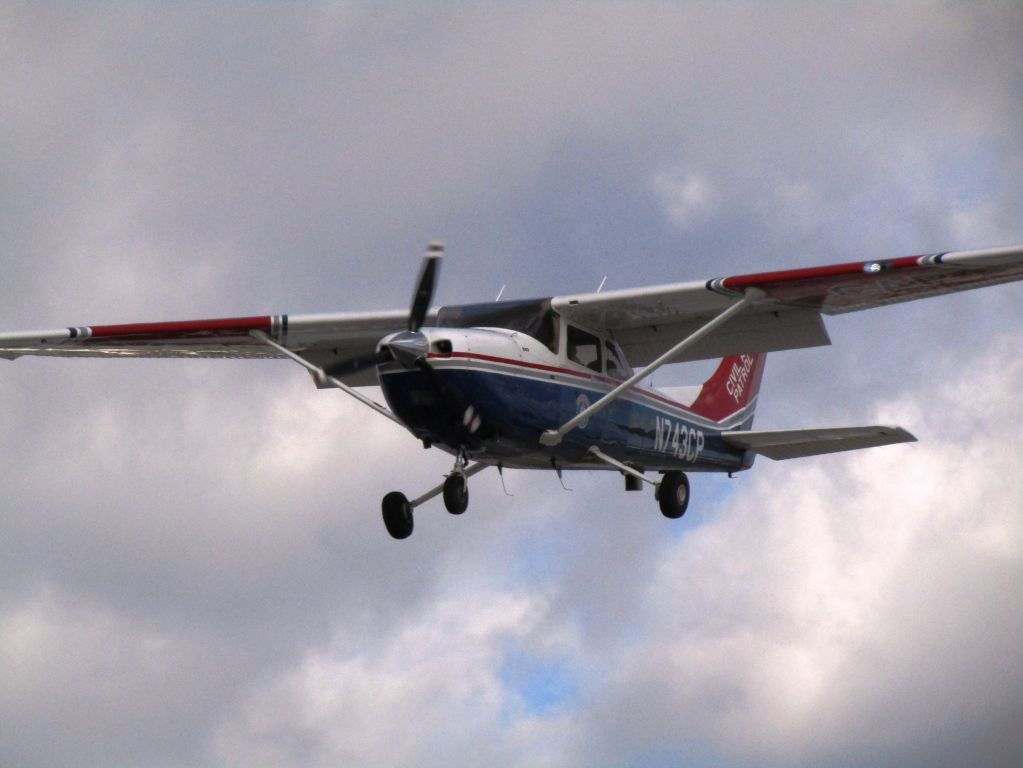 Cessna Skylane (N743CP) - Landing RWY 24