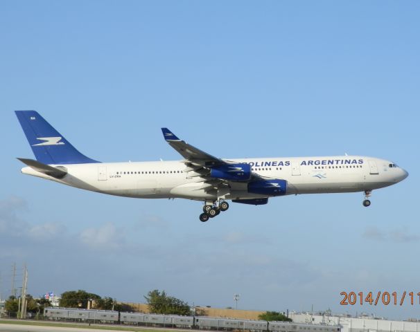 Airbus A340-300 (LV-ZRA)