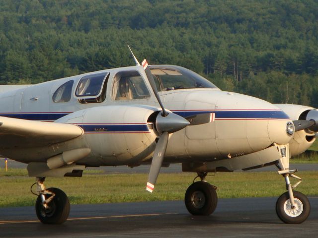 Beechcraft Twin Bonanza (N28EC)