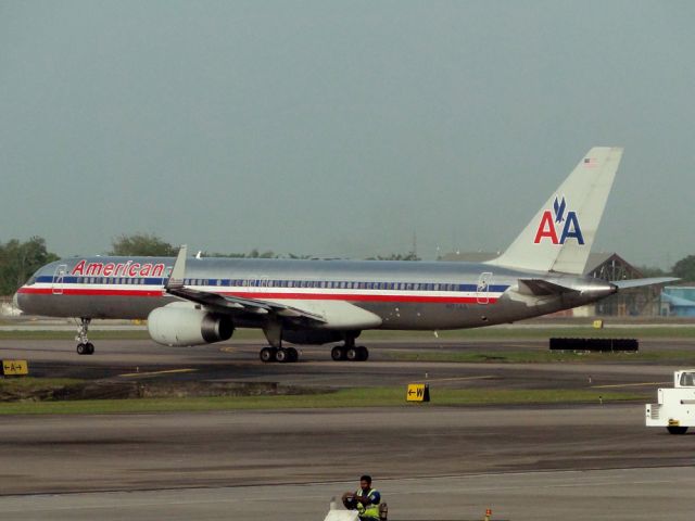 Boeing 757-200 —