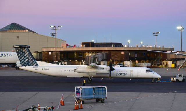 de Havilland Dash 8-400 (C-GLQJ) - Porter Airlines Bombardier Dash 8 Q400 C-GLQJ in Newark 