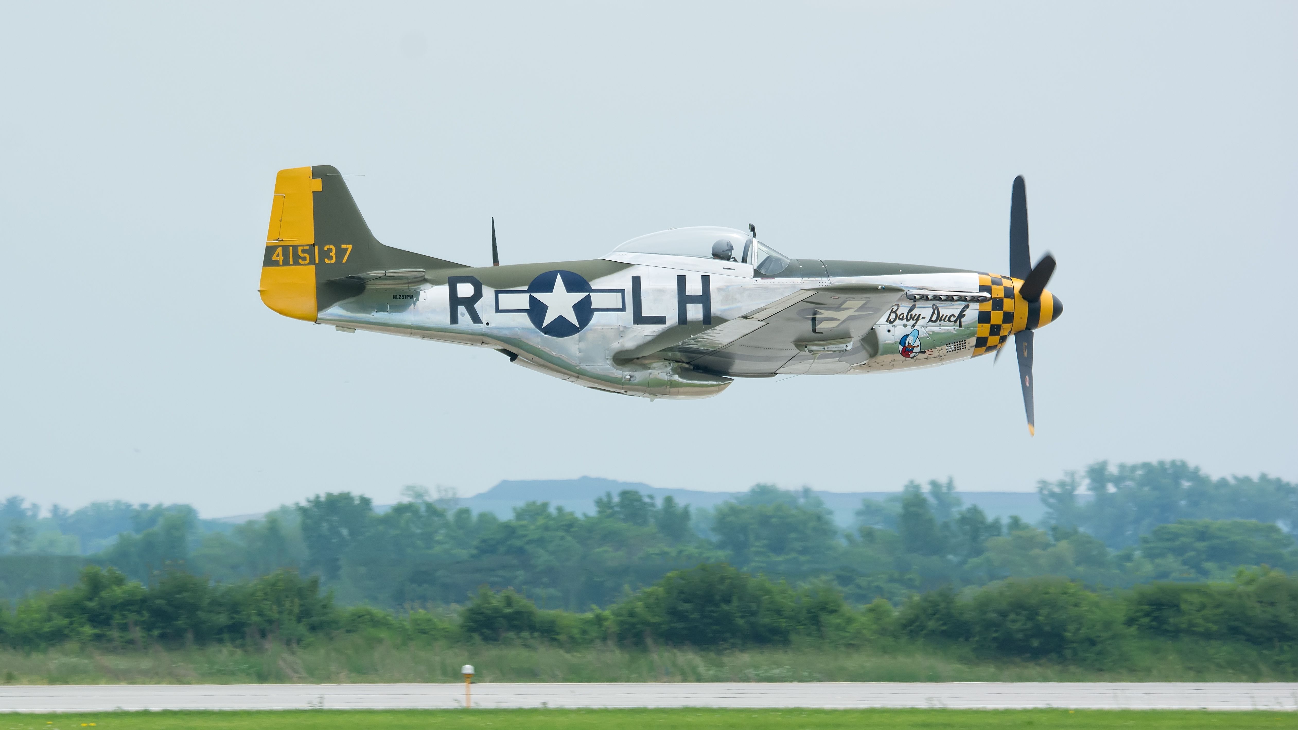 North American P-51 Mustang (NL251PW)