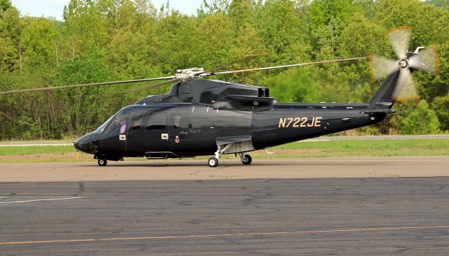 Sikorsky S-76 (N722JE) - Taxiing back out for departure.