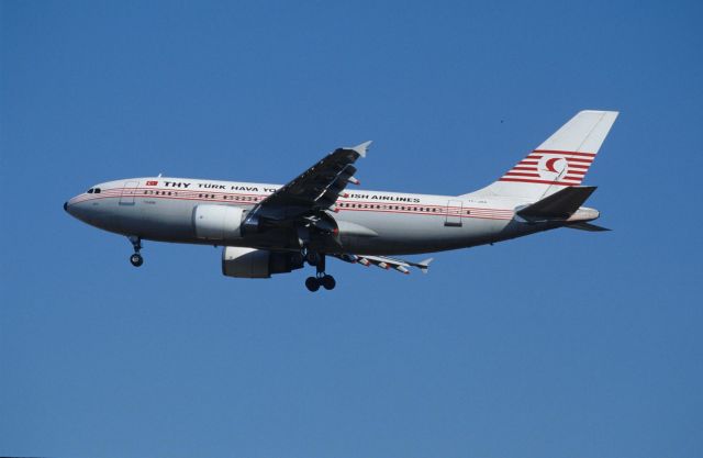 Airbus A310 (TC-JDA) - Final Approach to Narita Intl Airport Rwy34 on 1990/01/02