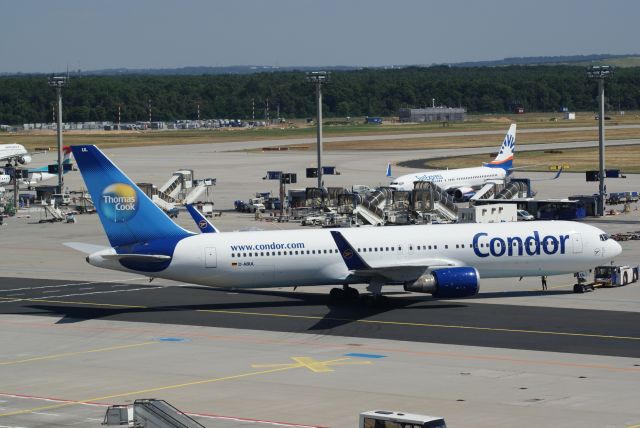 BOEING 767-300 (D-ABUL)