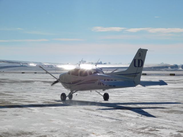 Cessna Skyhawk (N472D) - A clear day in January meant a busy day of flying for University of Dubuque Aviation students.  In this case a nearly empty ramp was a good thing!!!  N472D taxis to park after landing. 