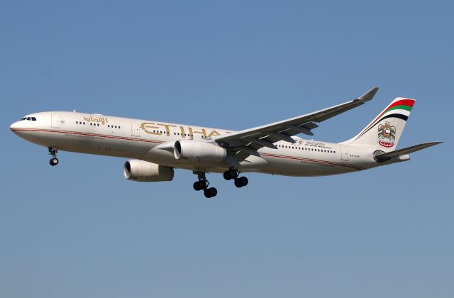 Airbus A330-300 (A6-AFF)