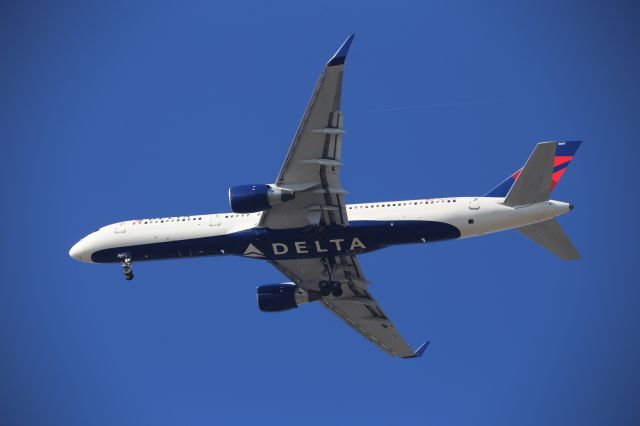 Boeing 757-200 (N547US)