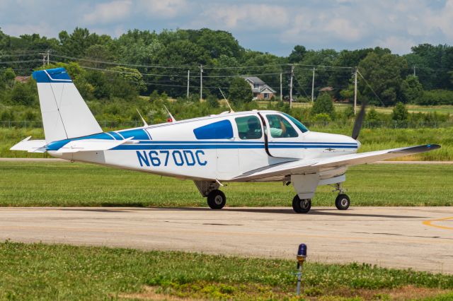 Beechcraft 35 Bonanza (N670DC) - A Beech 35 taxiing by for Runway 29.