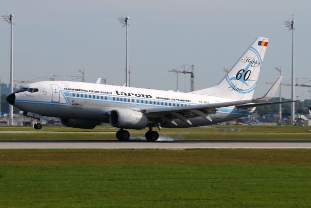 Boeing 737-700 (YR-BGG)