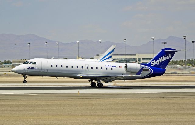 Canadair Regional Jet CRJ-200 (N693BR) - photo Skywest Airlines Canadair CL-600-2B19 Regional Jet CRJ-200ER N693BR (cn 7761)  Las Vegas - McCarran International (LAS / KLAS) USA - Nevada, May 24, 2011 Photo: Tomás Del Coro