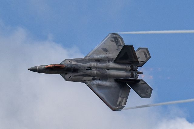 Lockheed F-22 Raptor — - F22 demo team performing for the Duluth Airshow 