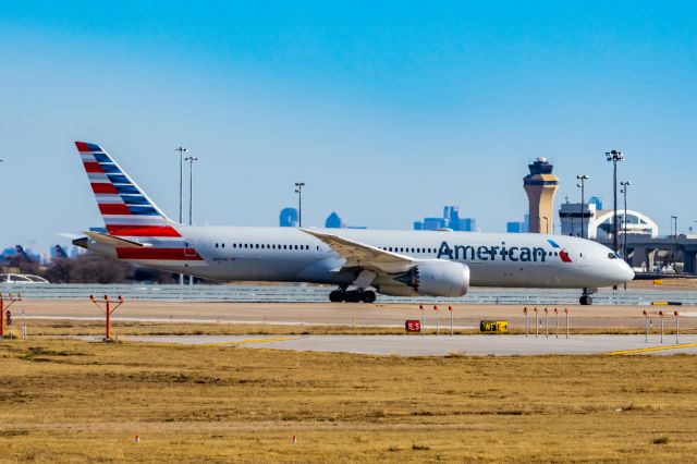 Boeing 787-9 Dreamliner (N837AN) - American Airlines 787-9 taxiing at DFW on 12/25/22. Taken with a Canon R7 and Tamron 70-200 G2 lens.