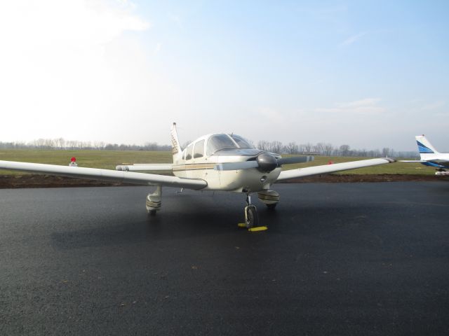 Piper Cherokee (N28906) - Piper Archer II on the ramp at Braden Airpark.