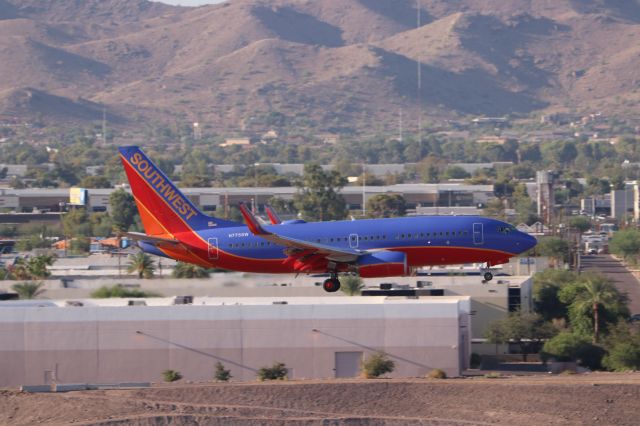 Boeing 737-700 (N775SW)