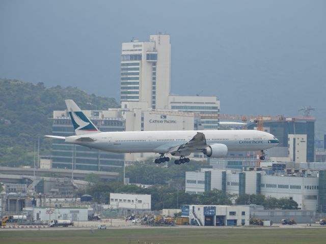 BOEING 777-300ER (B-KQH)