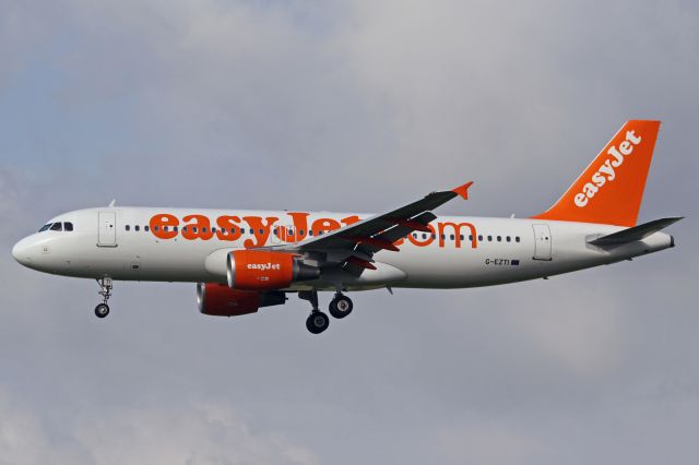 Airbus A320 (G-EZTI)