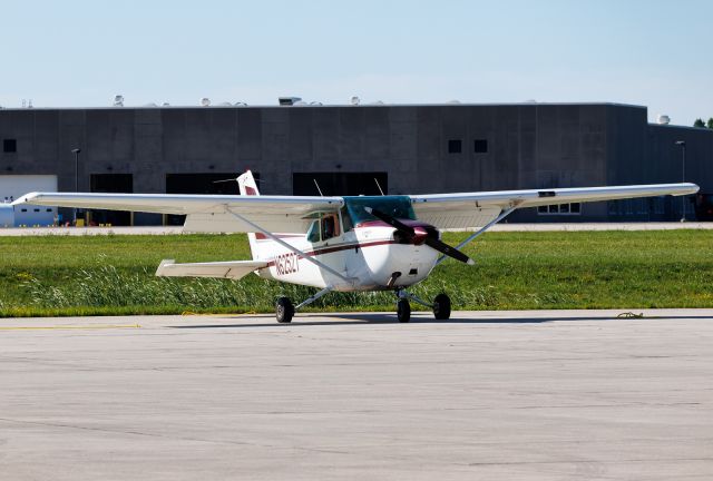 Cessna Skyhawk (N62527)