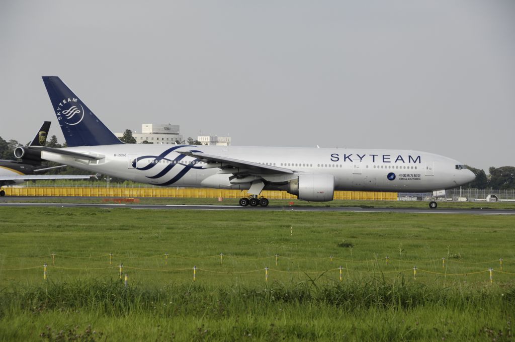 Boeing 777-200 (B-2056) - Depature at Narita Intl Airport R/W16R on 2012/07/28 Sky Team c/s
