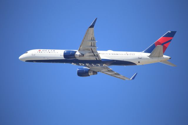 Boeing 757-200 (N545US)