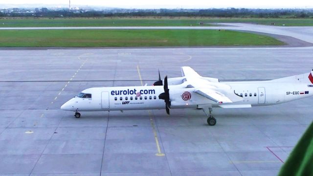 de Havilland Dash 8-400 (SP-EQC)