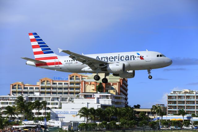 Airbus A319 (N702UW)