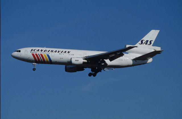 McDonnell Douglas DC-10 (LN-RKD) - Final Approach to Narita Intl Airport Rwy34 on 1990/01/02