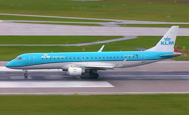 Embraer ERJ-190 (PH-EZM)