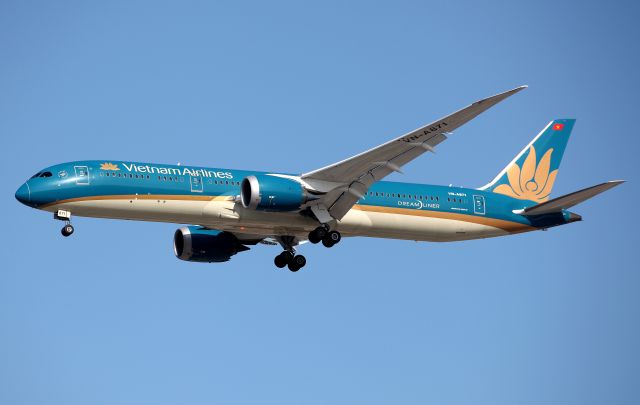 Boeing 787-9 Dreamliner (VN-A871) - Short Final to Rwy 16R