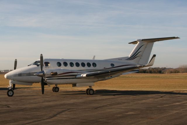 Beechcraft Super King Air 300 (N708DC)